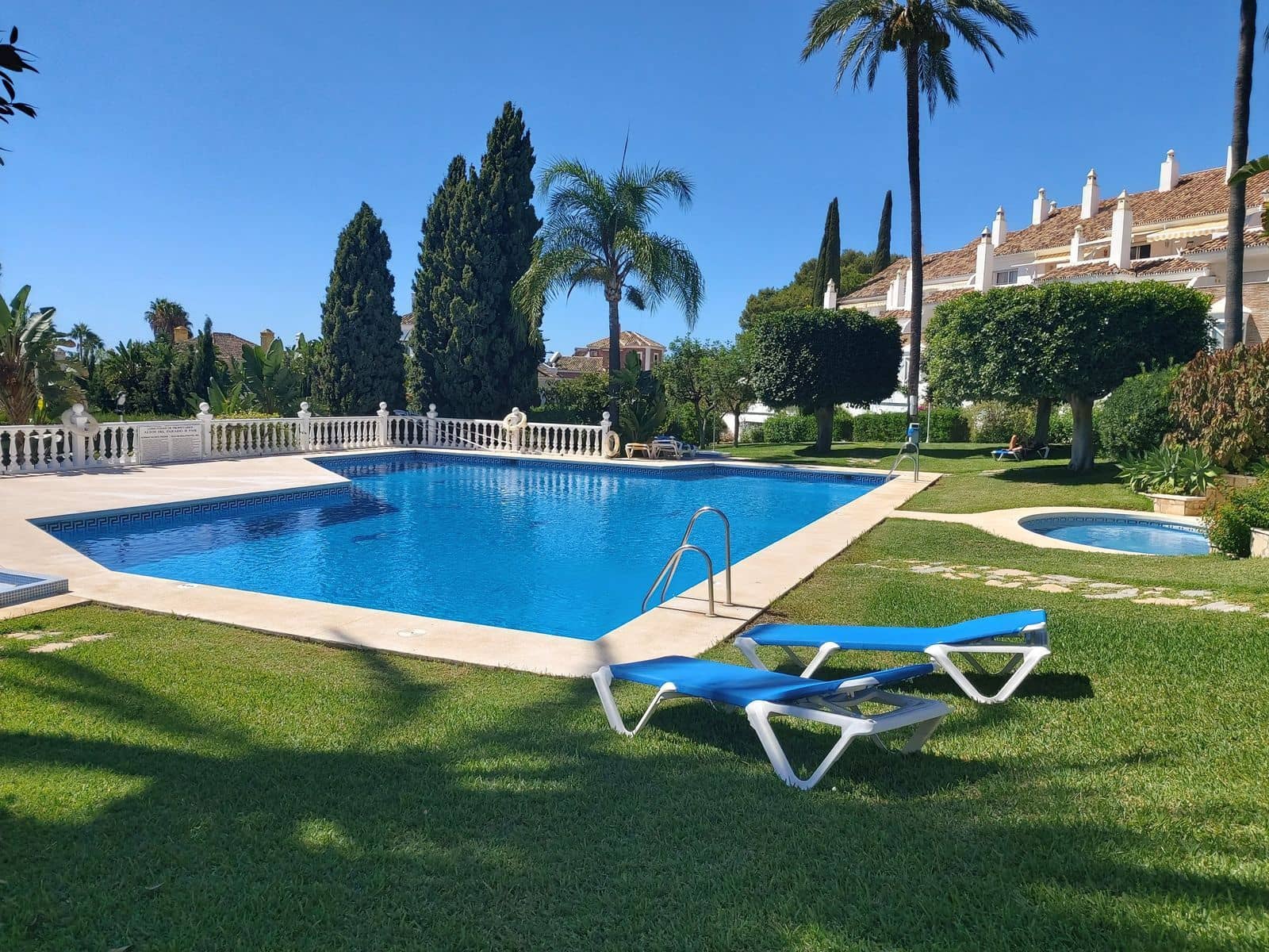 2 soveværelse Lejlighed til salg i El Paraiso med swimmingpool garage - € 485.000 (Ref: 9997741)