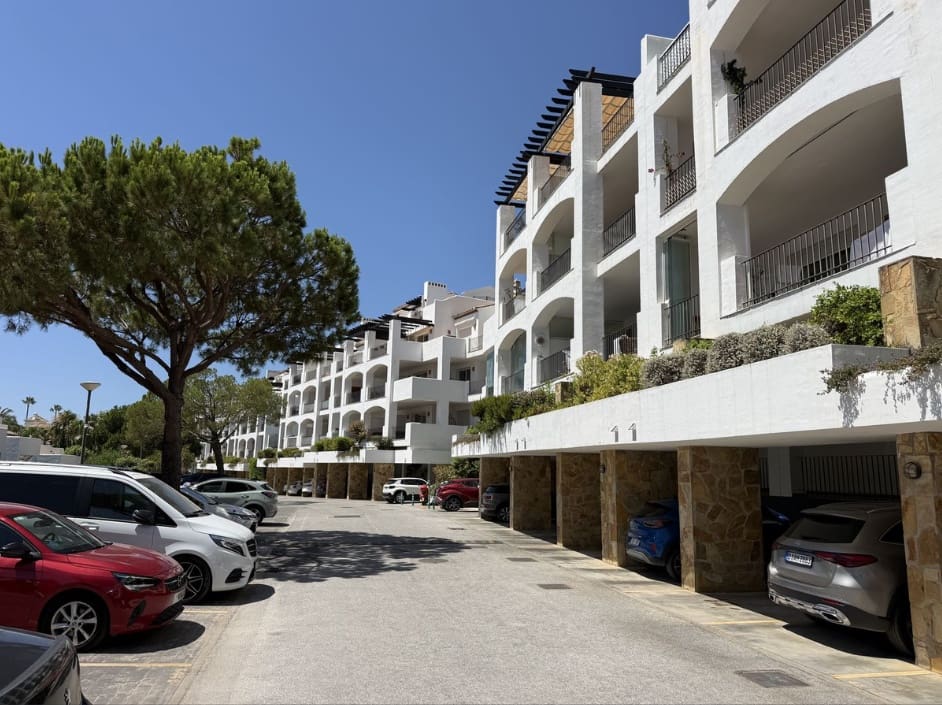 3 makuuhuone Huoneisto vuokrattavana paikassa La Quinta mukana uima-altaan 
autotalli - 2 750 € (Ref: 9997744)