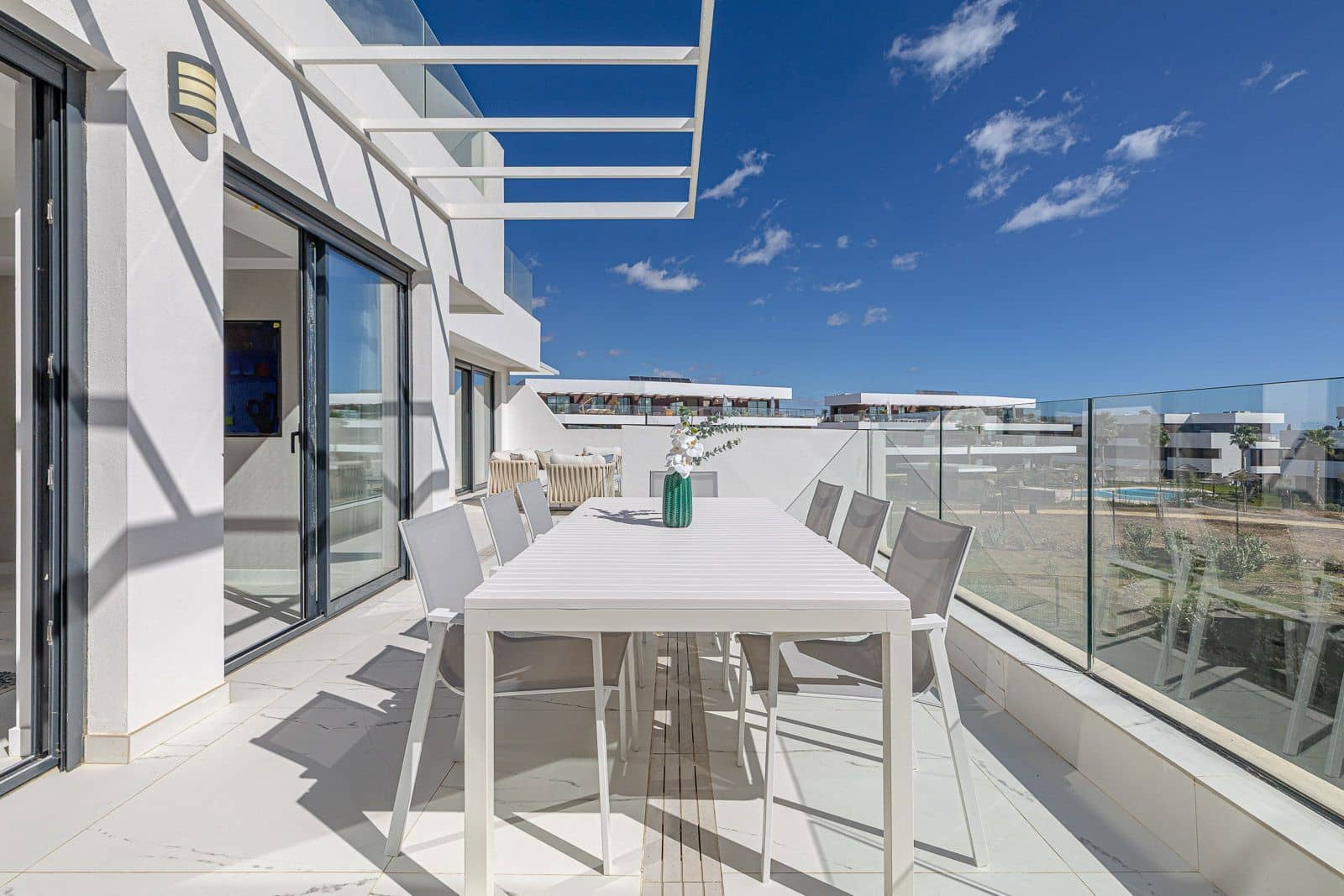 2 soverom Leilighet til salgs i Casares med svømmebasseng garasje - € 497 000 (Ref: 9999111)