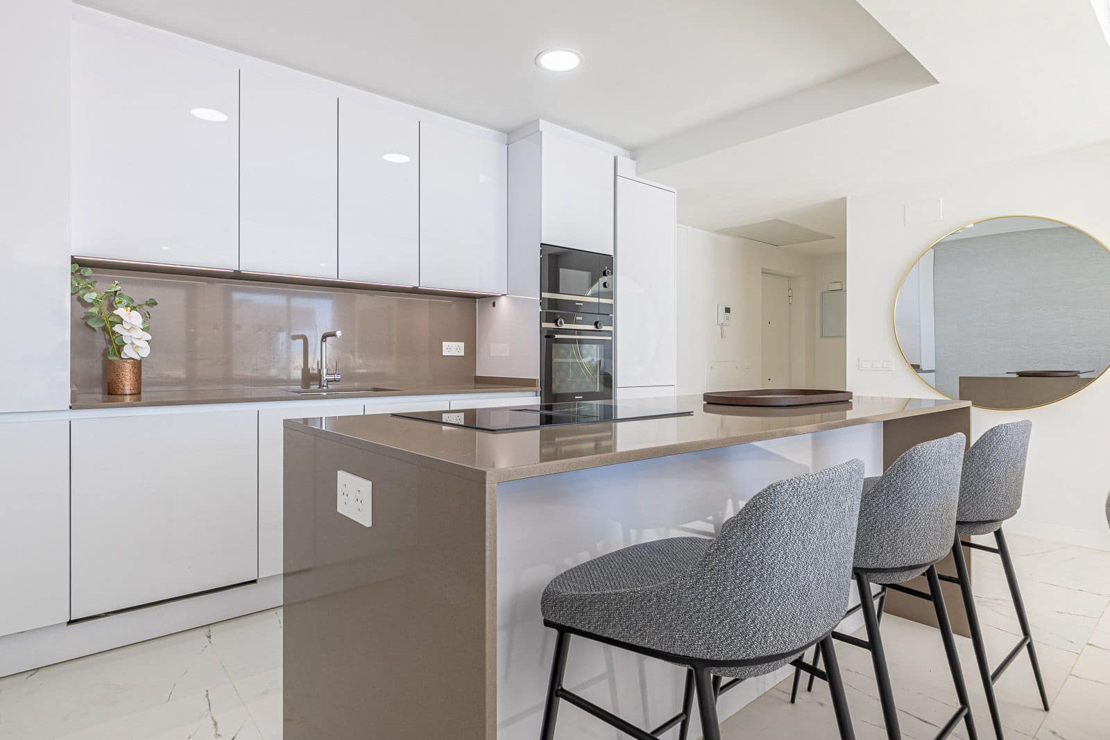 2 soverom Leilighet til salgs i Casares med svømmebasseng garasje - € 497 000 (Ref: 9999111)