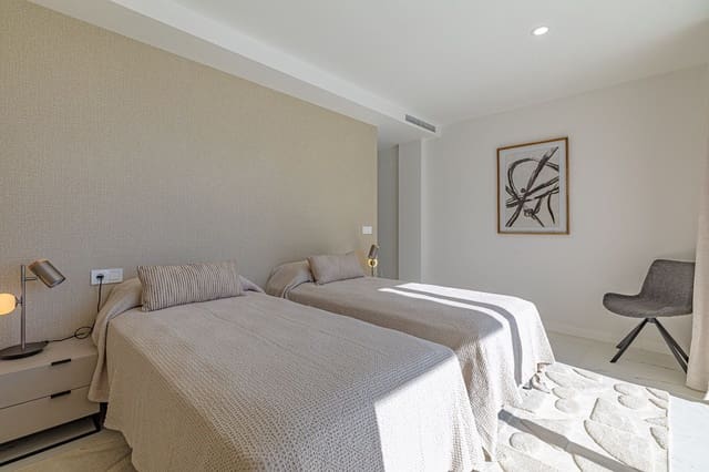 2 soverom Leilighet til salgs i Casares med svømmebasseng garasje - € 497 000 (Ref: 9999111)