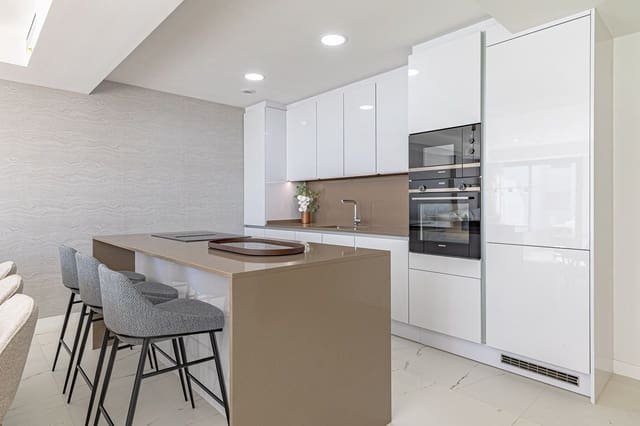 2 soverom Leilighet til salgs i Casares med svømmebasseng garasje - € 497 000 (Ref: 9999111)