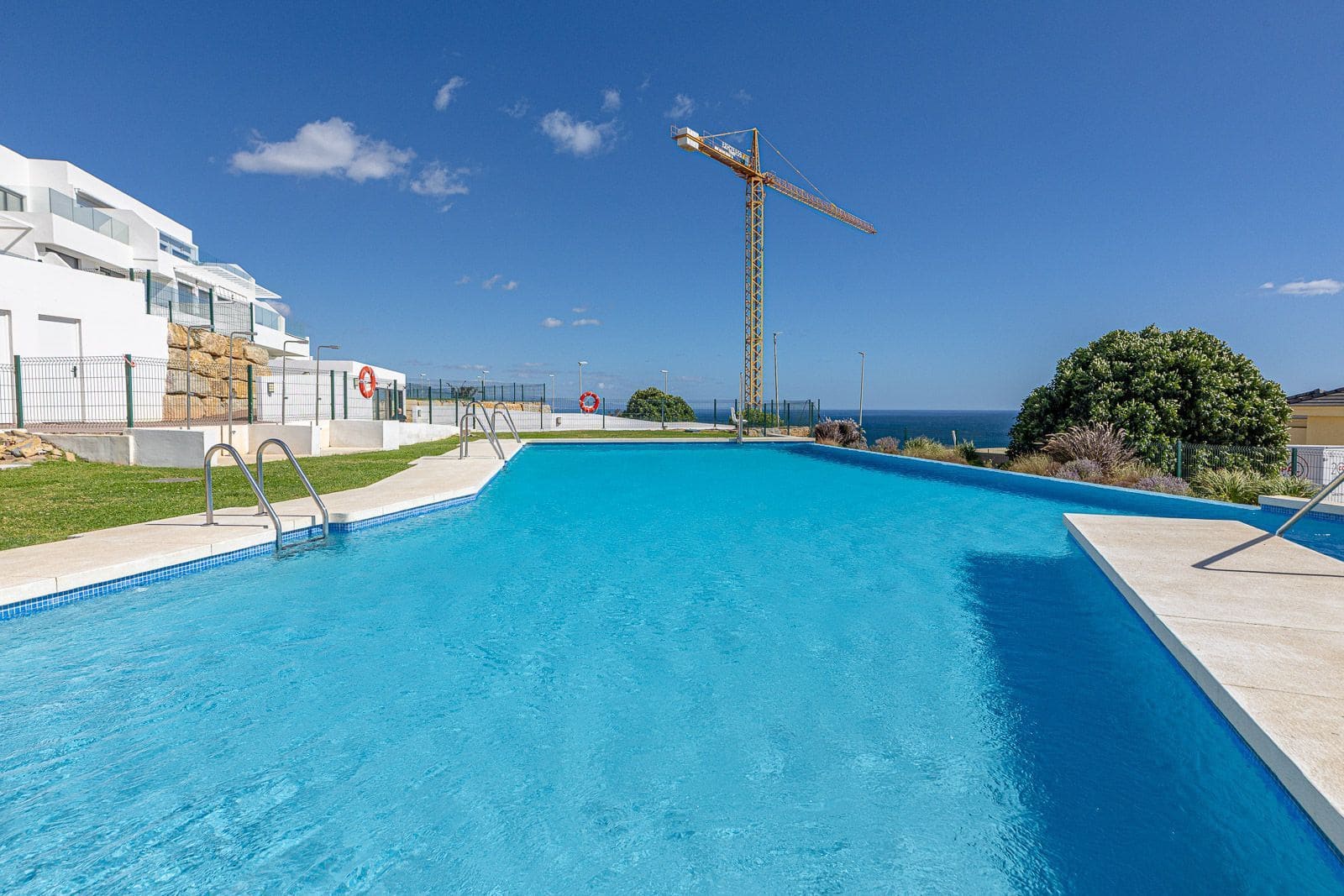 2 soverom Leilighet til salgs i Casares med svømmebasseng garasje - € 497 000 (Ref: 9999111)