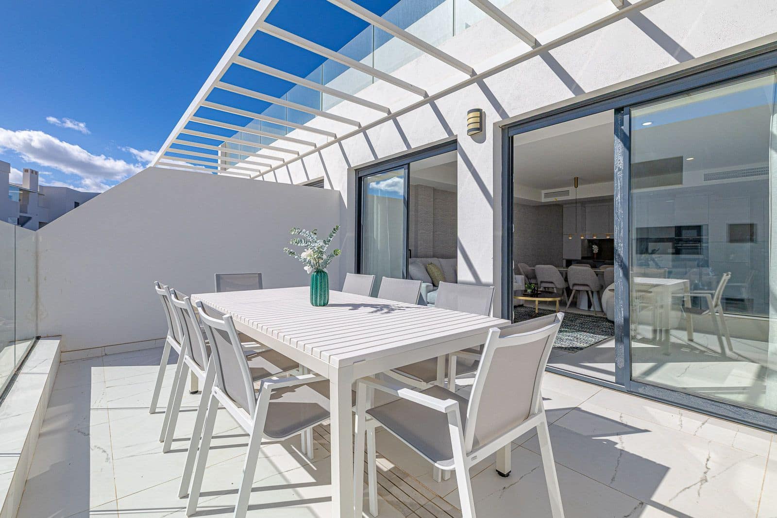 2 soverom Leilighet til salgs i Casares med svømmebasseng garasje - € 497 000 (Ref: 9999111)