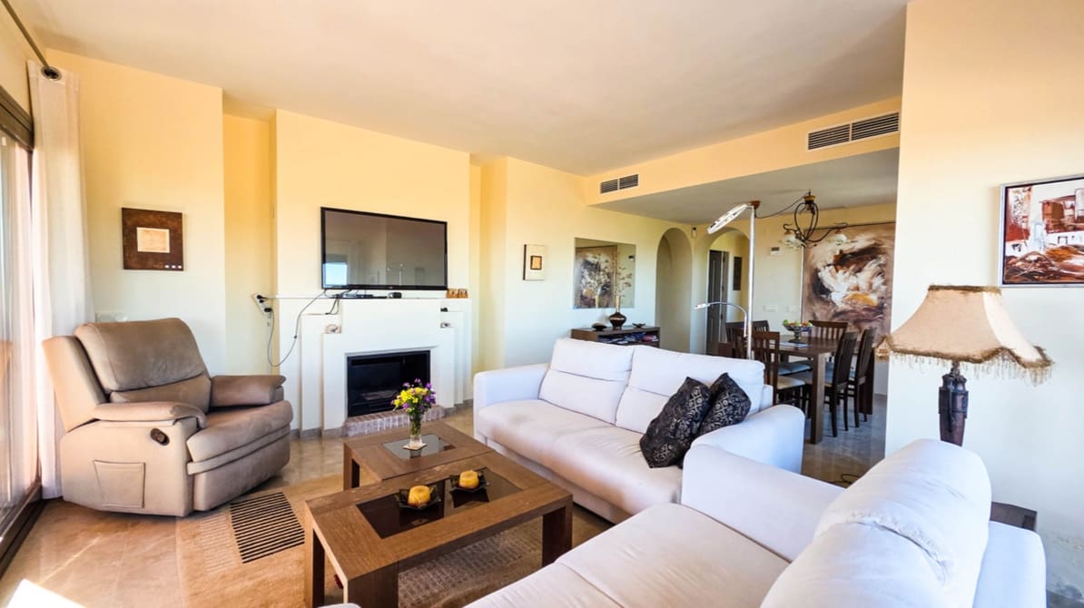 3 slaapkamer Penthouse te koop in La Duquesa / Puerto de la Duquesa met zwembad - € 495.000 (Ref: 9999165)