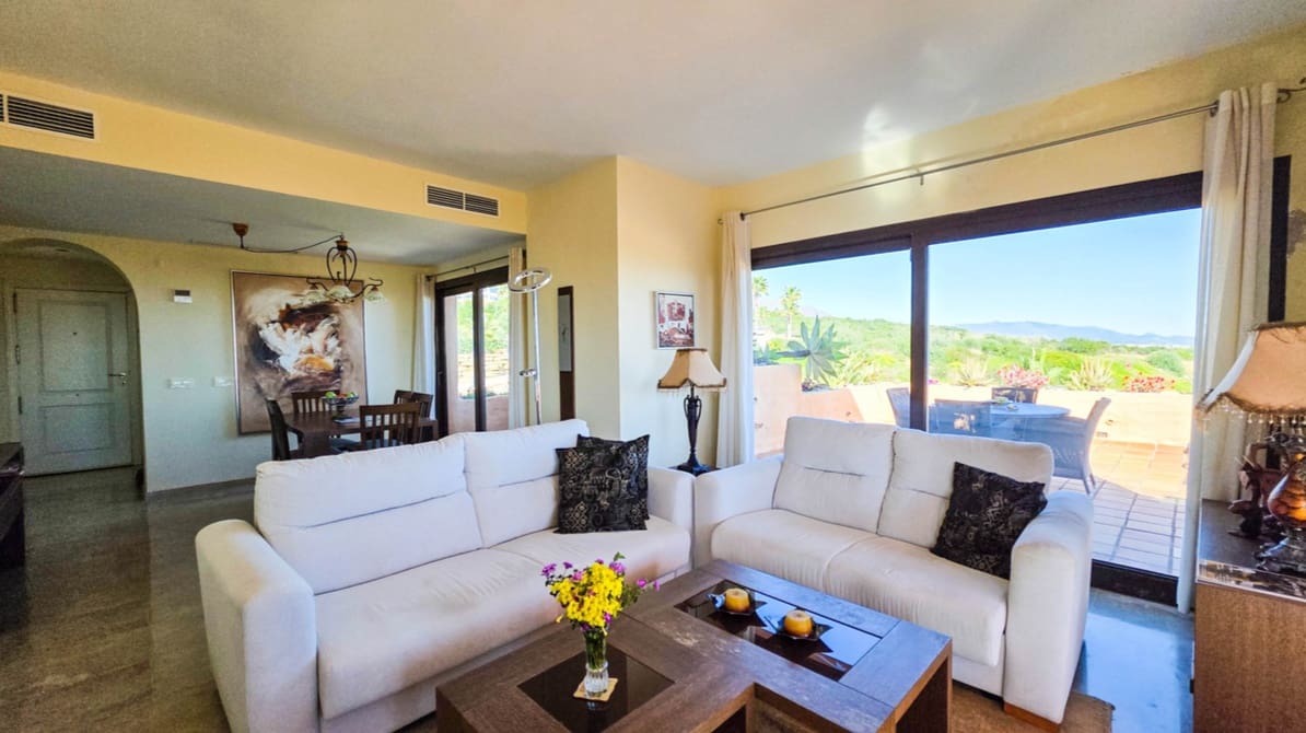 3 slaapkamer Penthouse te koop in La Duquesa / Puerto de la Duquesa met zwembad - € 495.000 (Ref: 9999165)