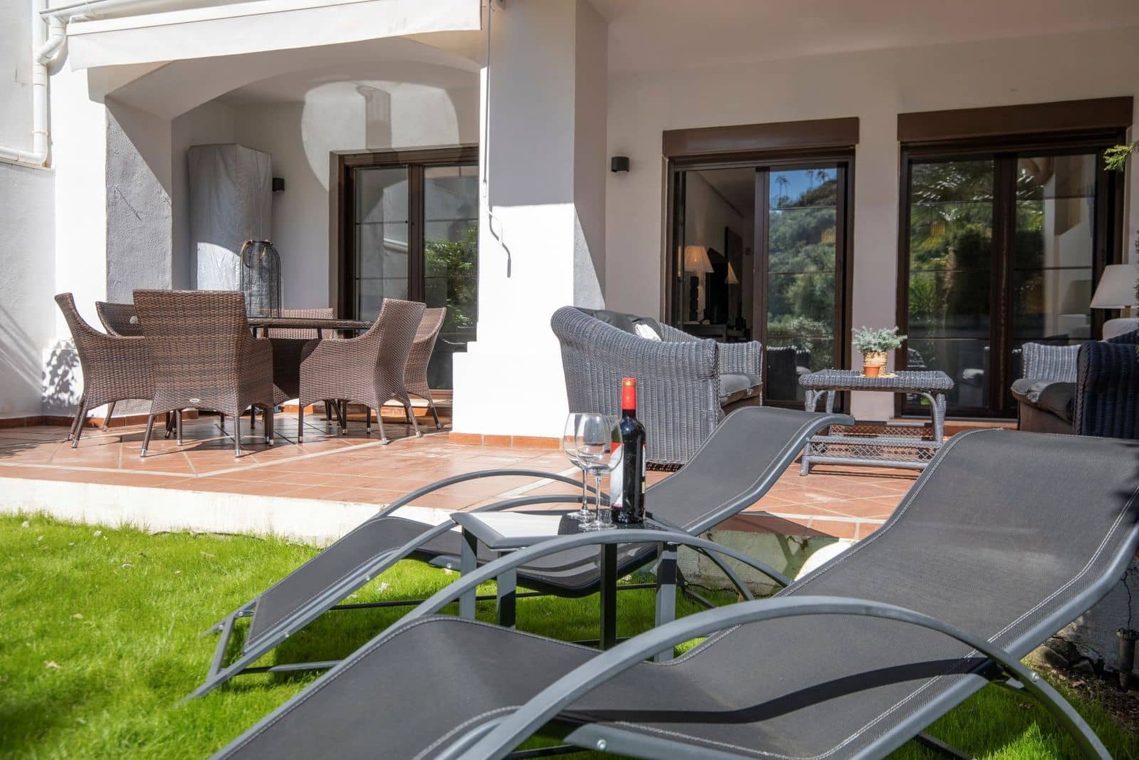 2 soverom Leilighet til salgs i Los Arqueros med svømmebasseng garasje - € 425 000 (Ref: 9999171)