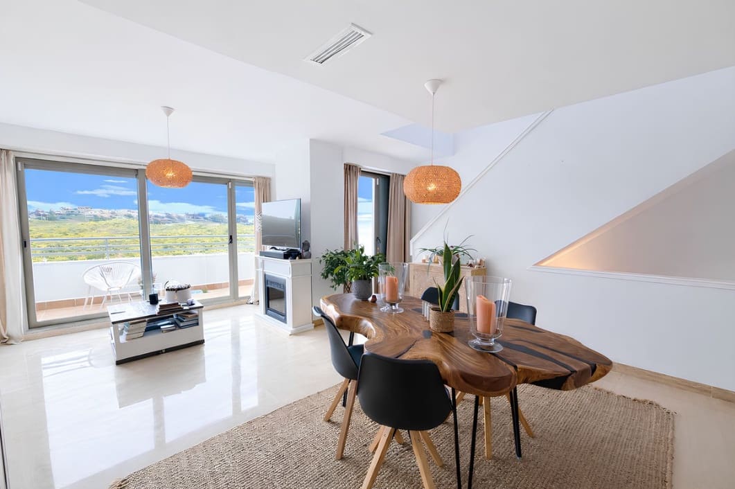 2 soverom Penthouse til salgs i La Cala de Mijas med svømmebasseng garasje - € 450 000 (Ref: 9999180)
