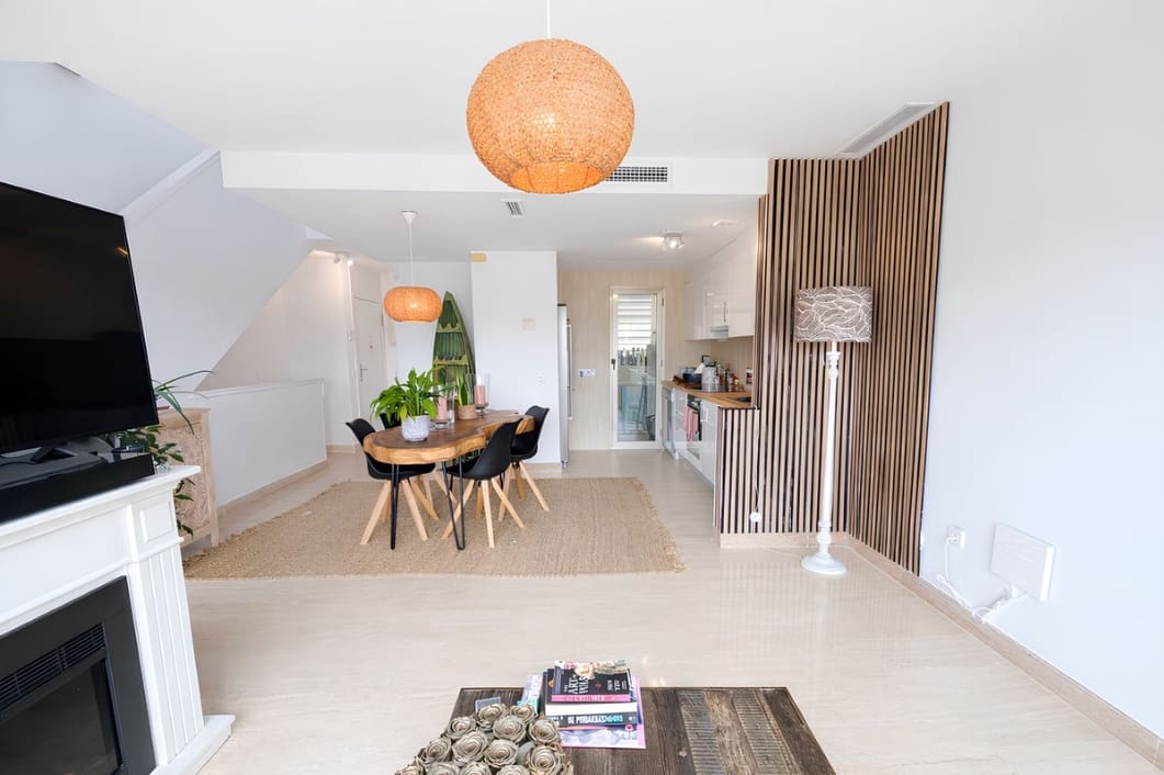 2 soverom Penthouse til salgs i La Cala de Mijas med svømmebasseng garasje - € 450 000 (Ref: 9999180)