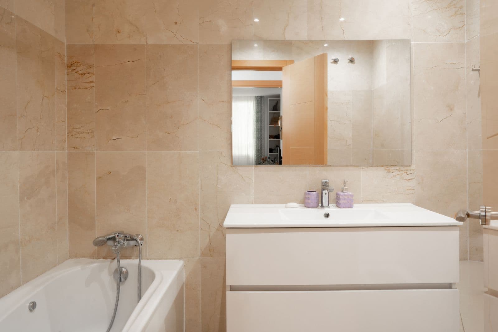 2 quarto Apartamento para venda em Benahavis com piscina - 430 000 € (Ref: 9999181)