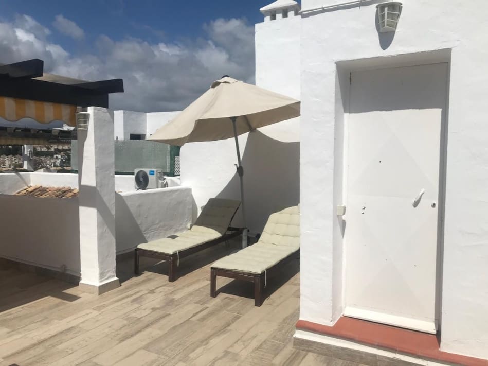 2 bedroom Penthouse for sale in Estepona with pool garage - € 345,000 (Ref: 9999184)