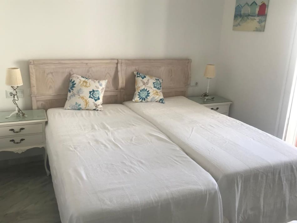 2 bedroom Penthouse for sale in Estepona with pool garage - € 345,000 (Ref: 9999184)