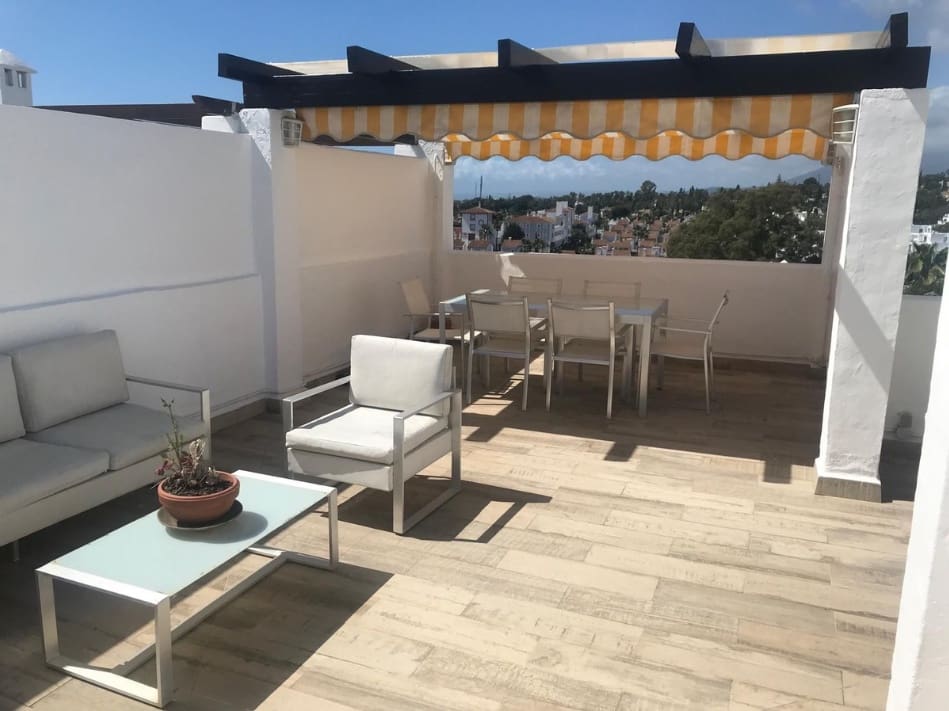 2 bedroom Penthouse for sale in Estepona with pool garage - € 345,000 (Ref: 9999184)
