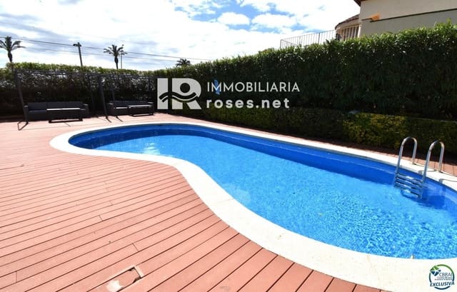 11 sypialnia Willa na sprzedaż w Empuriabrava, Castelló d'Empúries z basenem garażem - 4 200 000 € (Ref: 10004357)