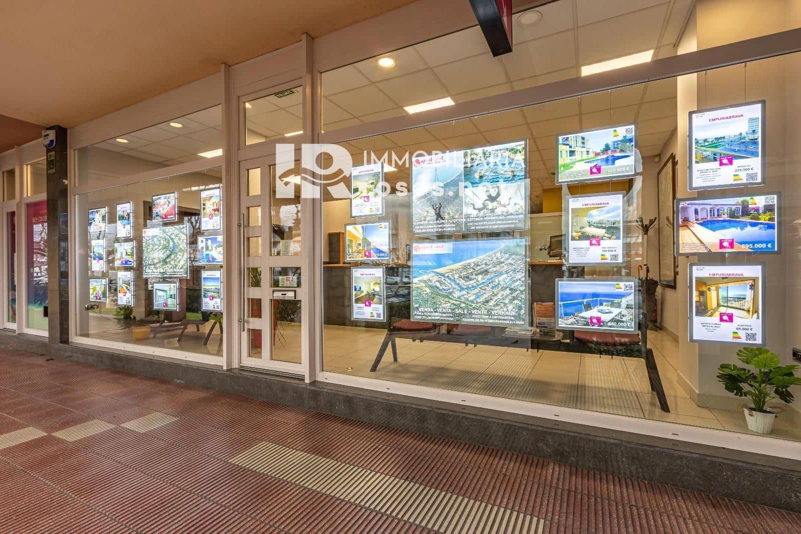 Wohnung zu verkaufen in Empuriabrava - 135.000 € (Ref: 10021209)
