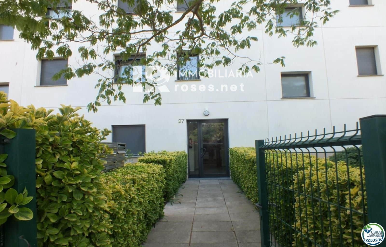 2 bedroom Flat for sale in Roses with pool - € 475,000 (Ref: 10037745)