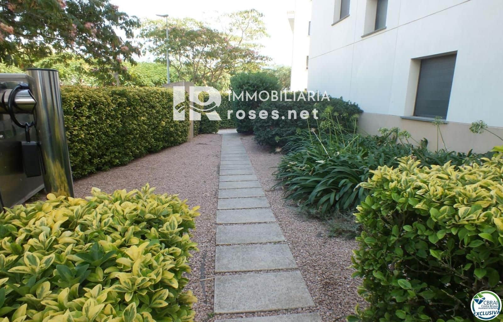 2 bedroom Flat for sale in Roses with pool - € 475,000 (Ref: 10037745)