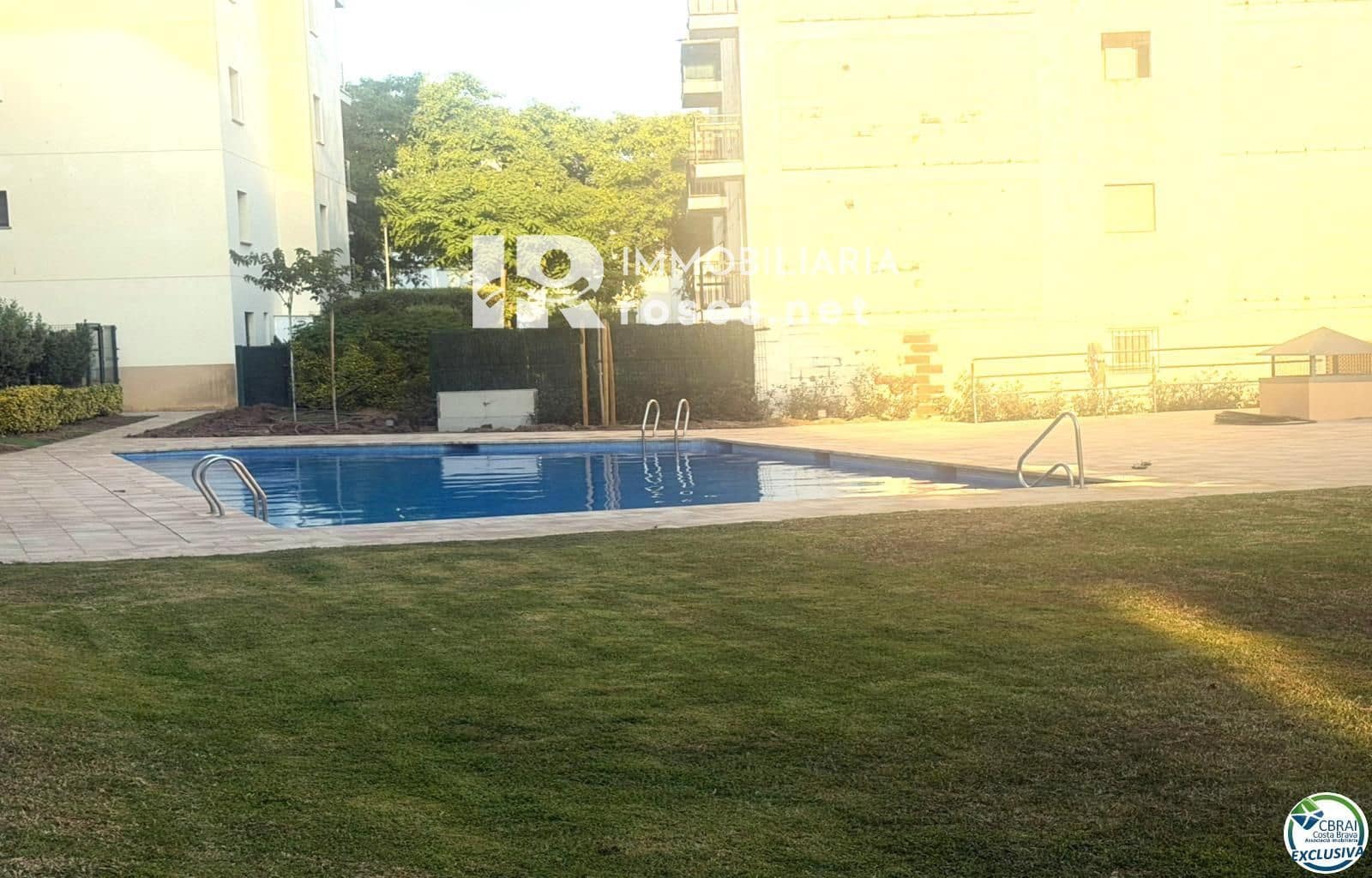 2 bedroom Flat for sale in Roses with pool - € 475,000 (Ref: 10037745)