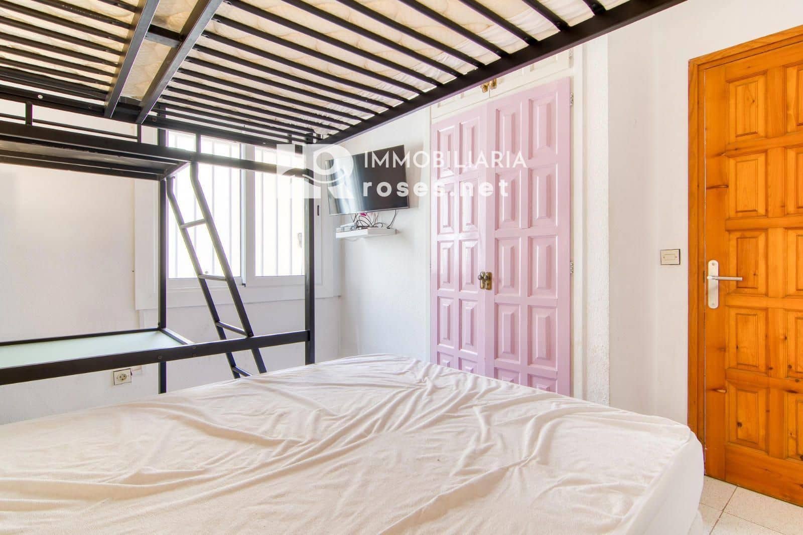 1 bedroom Flat for sale in Roses - € 172,000 (Ref: 10055745)