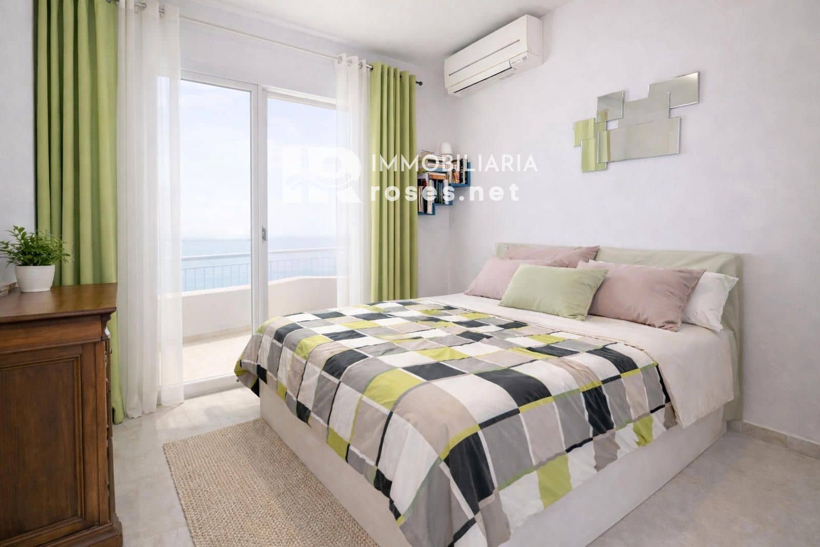 3 Zimmer Wohnung zu verkaufen in Roses mit Pool Garage - 670.000 € (Ref: 10078428)