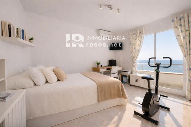 3 Zimmer Wohnung zu verkaufen in Roses mit Pool Garage - 670.000 € (Ref: 10078428)