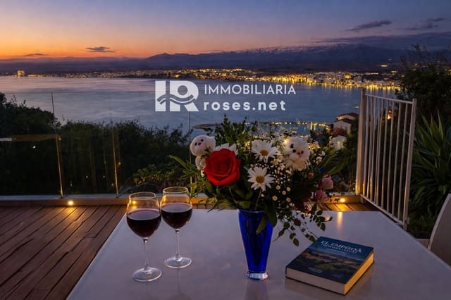 3 Zimmer Wohnung zu verkaufen in Roses mit Pool Garage - 670.000 € (Ref: 10078428)