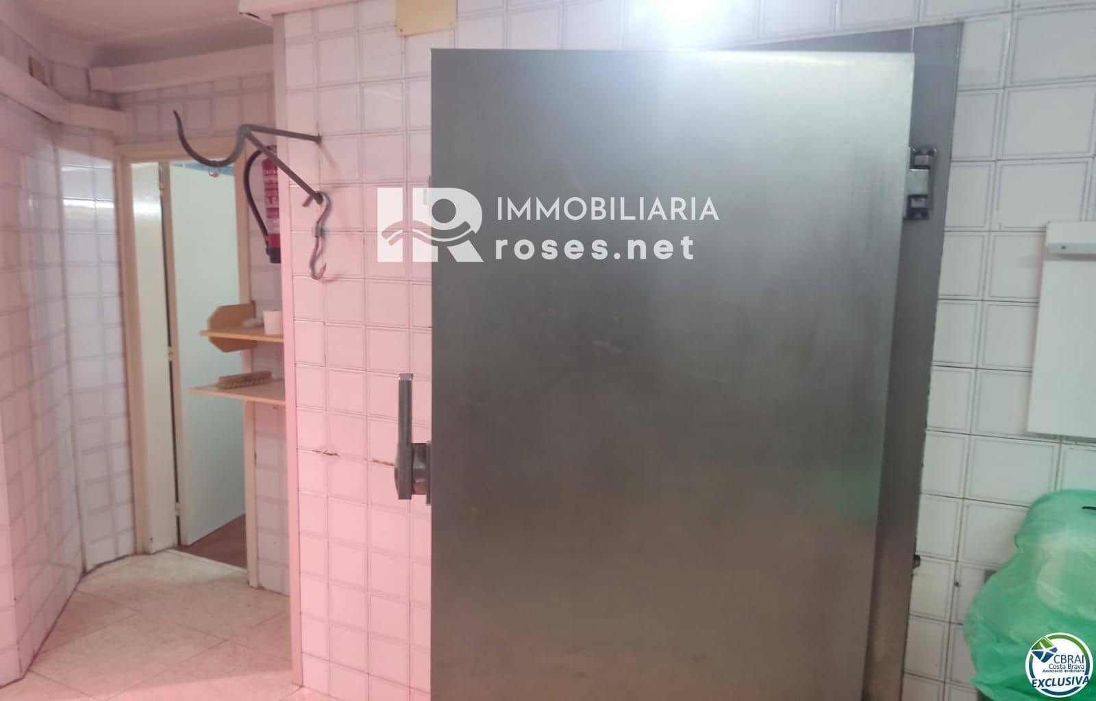 Comercial para venda em Empuriabrava - 144 000 € (Ref: 10099161)