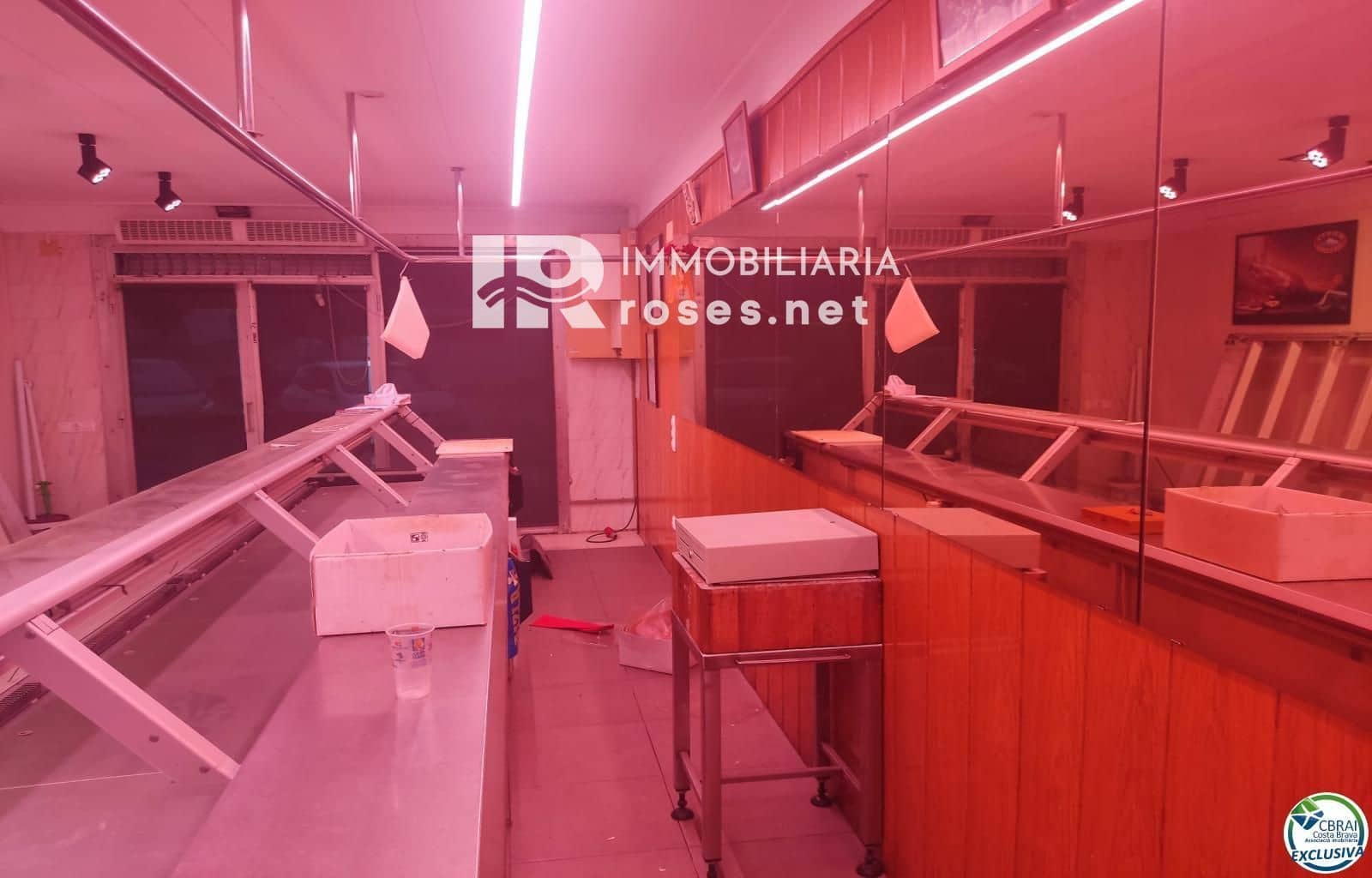 Comercial para venda em Empuriabrava - 144 000 € (Ref: 10099161)