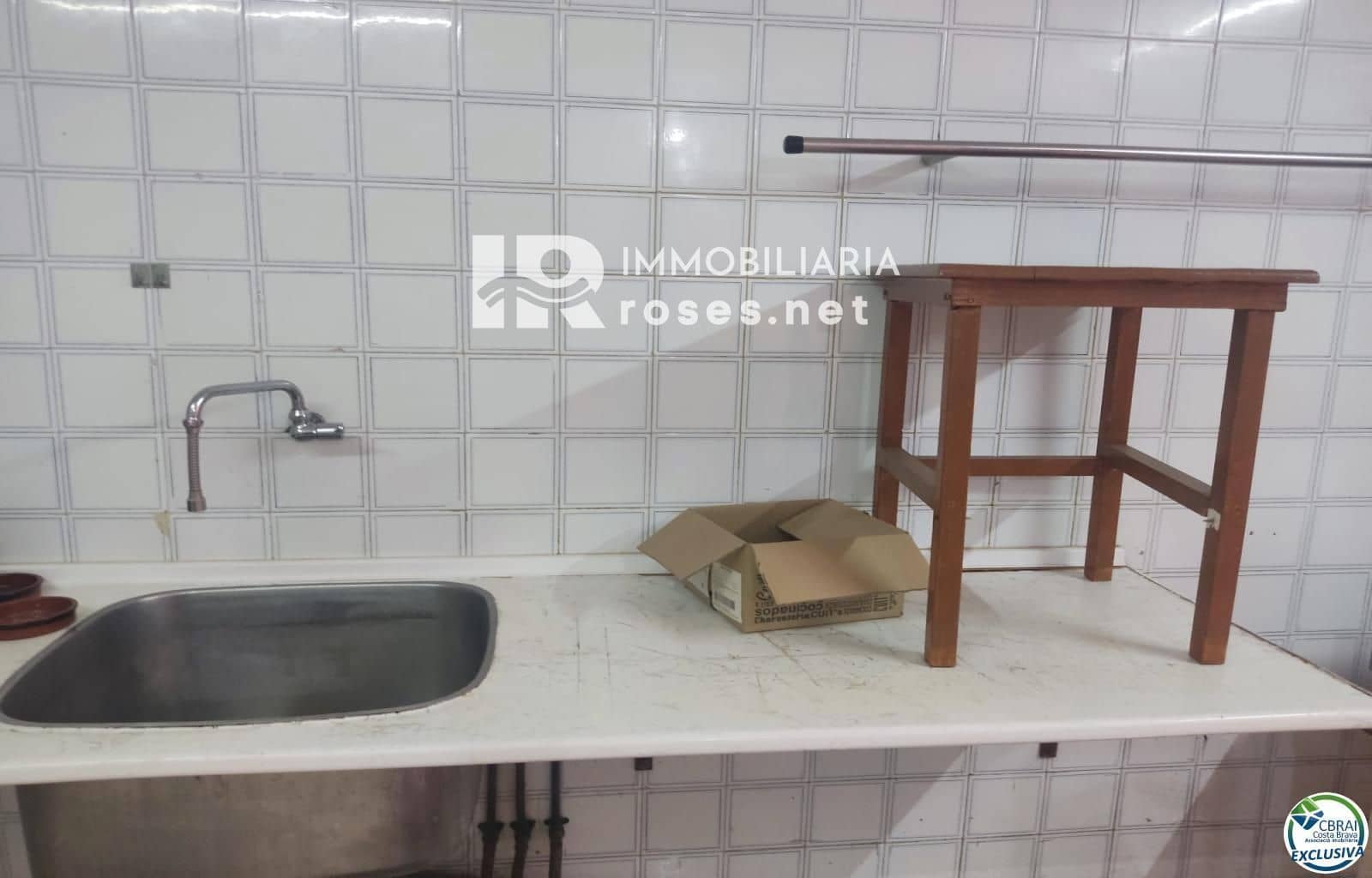 Comercial para venda em Empuriabrava - 144 000 € (Ref: 10099161)