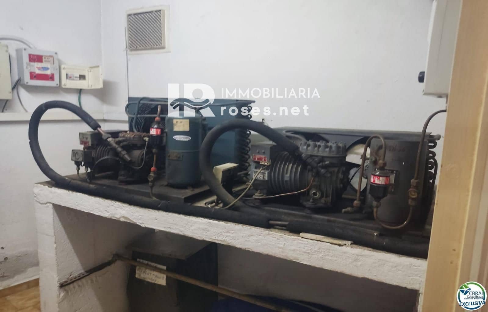 Comercial para venda em Empuriabrava - 144 000 € (Ref: 10099161)