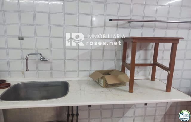 Comercial para venda em Empuriabrava, Castelló d'Empúries - 144 000 € (Ref: 10099161)