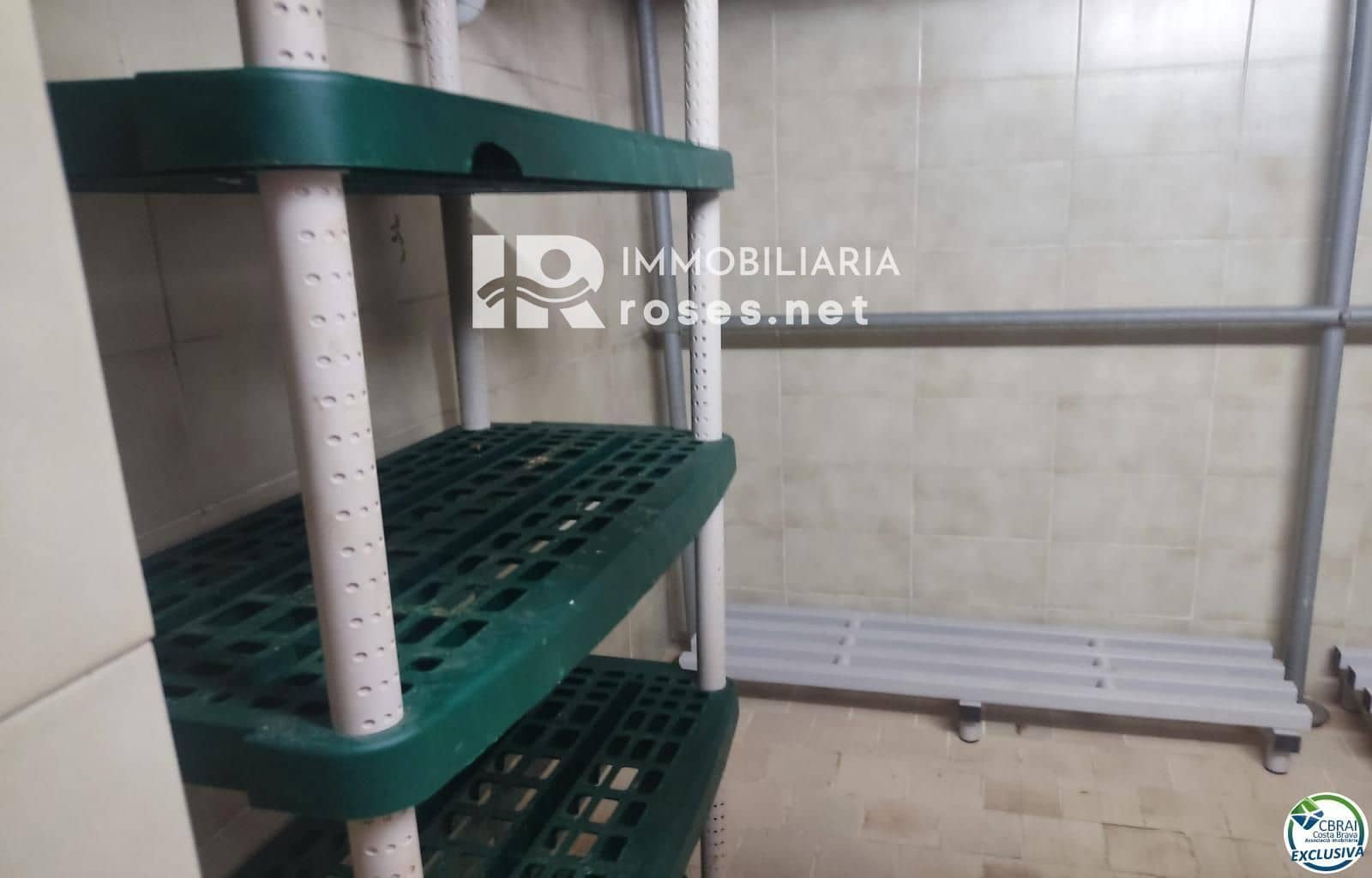 Comercial para venda em Empuriabrava - 144 000 € (Ref: 10099161)
