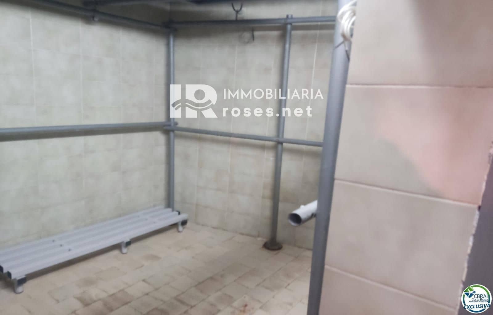 Comercial para venda em Empuriabrava - 144 000 € (Ref: 10099161)
