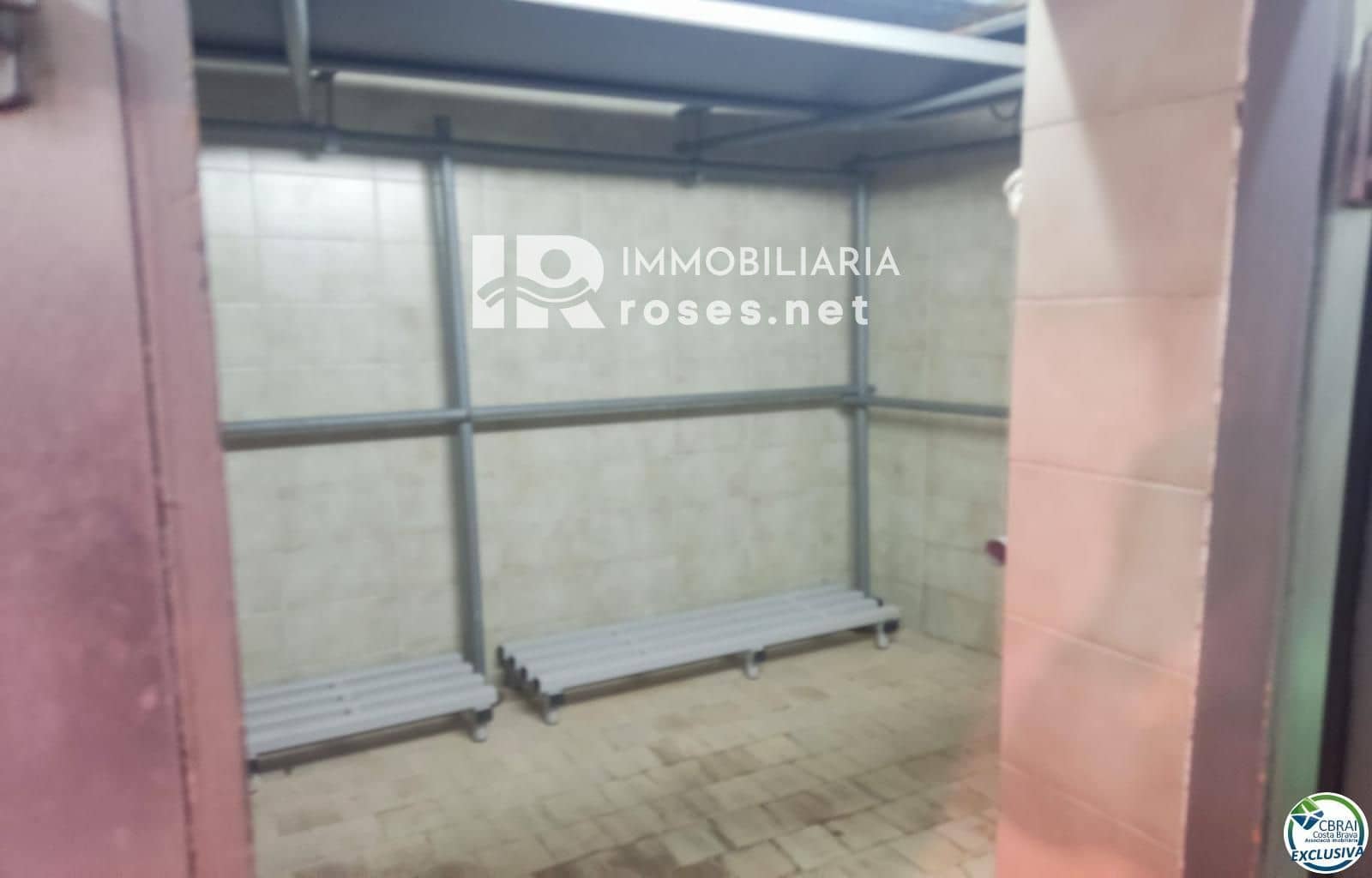 Comercial para venda em Empuriabrava - 144 000 € (Ref: 10099161)