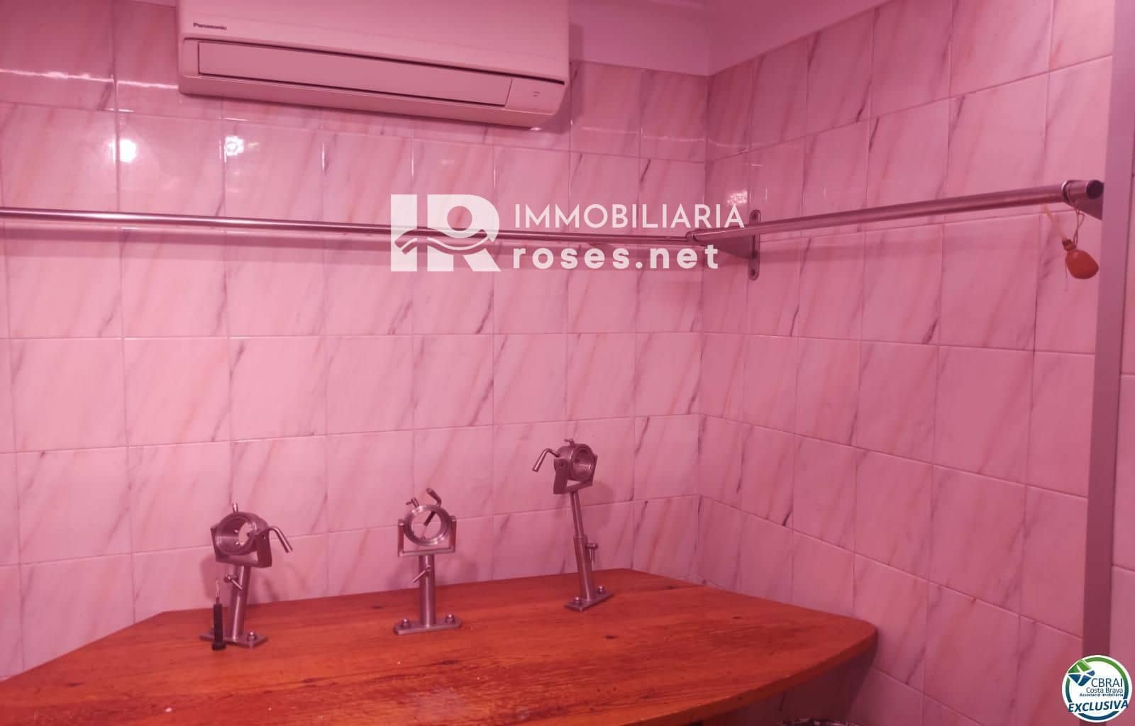 Comercial para venda em Empuriabrava - 144 000 € (Ref: 10099161)