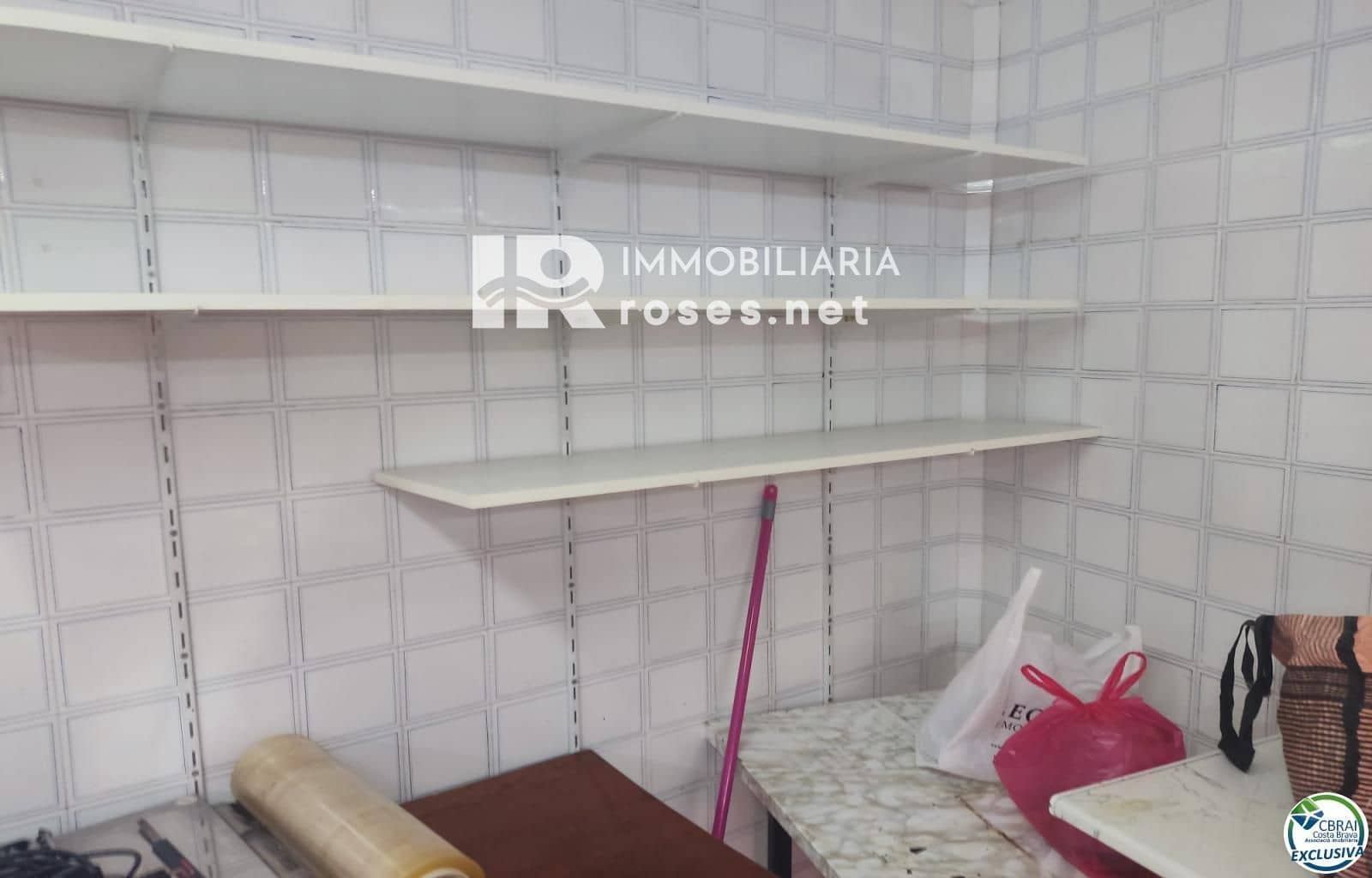 Comercial para venda em Empuriabrava - 144 000 € (Ref: 10099161)