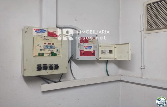 Comercial para venda em Empuriabrava, Castelló d'Empúries - 144 000 € (Ref: 10099161)