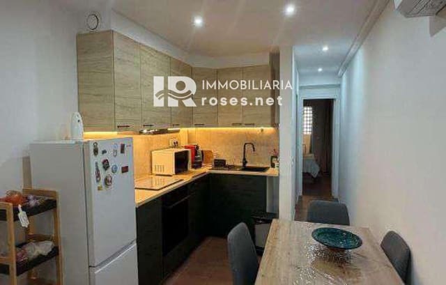 2 slaapkamer Flat te koop in Santa Margarida, Roses met zwembad - € 179.000 (Ref: 10099163)