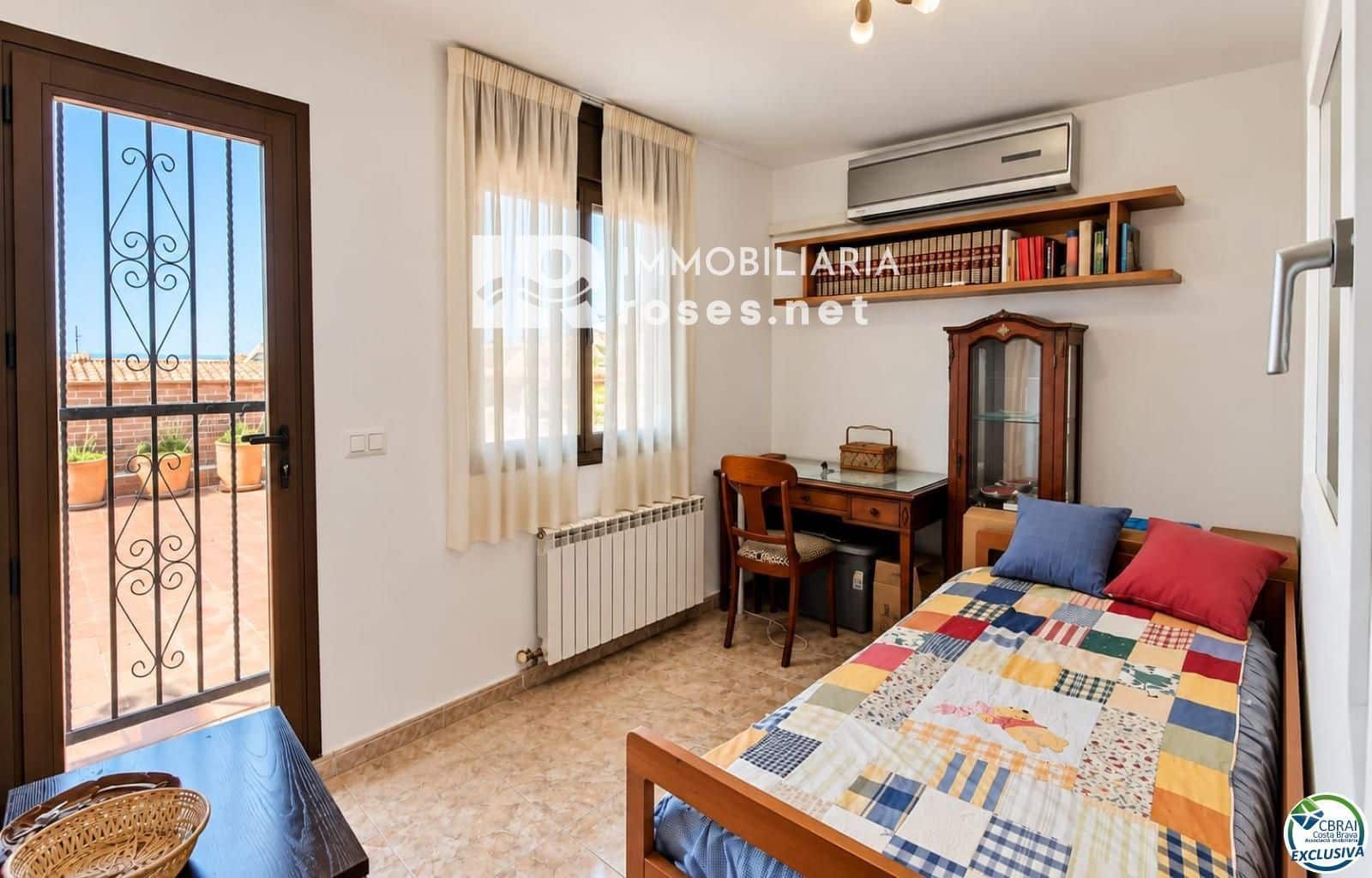 Piso de 3 habitaciones en Roses en venta con piscina garaje - 340.000 € (Ref: 10100553)