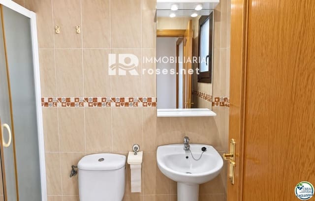 Piso de 3 habitaciones en Roses en venta con piscina garaje - 340.000 € (Ref: 10100553)