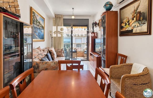 Piso de 3 habitaciones en Roses en venta con piscina garaje - 340.000 € (Ref: 10100553)