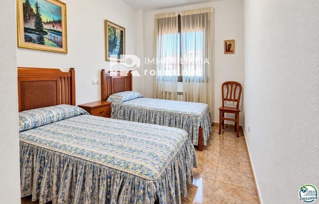 Piso de 3 habitaciones en Roses en venta con piscina garaje - 340.000 € (Ref: 10100553)