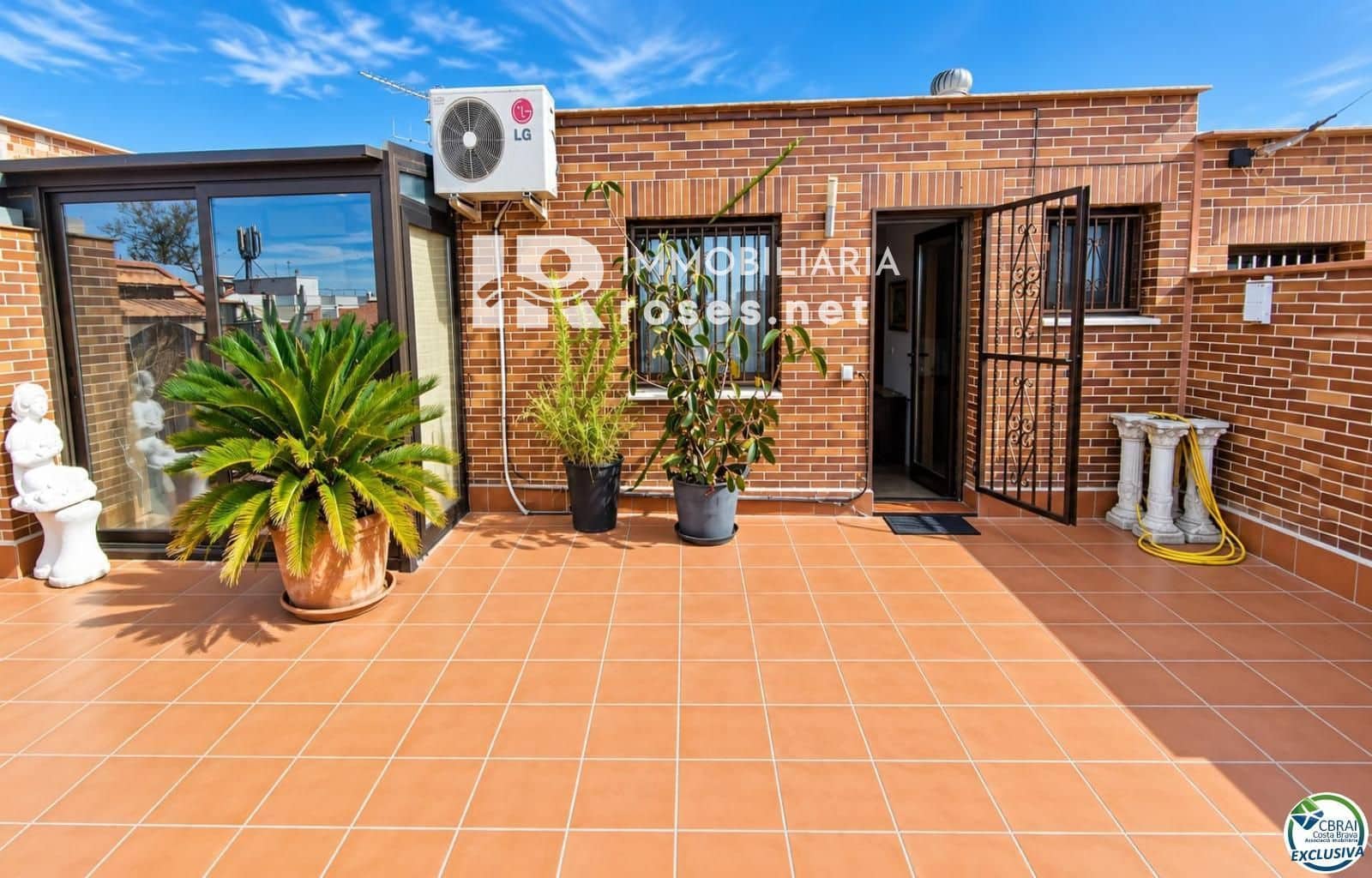 Piso de 3 habitaciones en Roses en venta con piscina garaje - 340.000 € (Ref: 10100553)