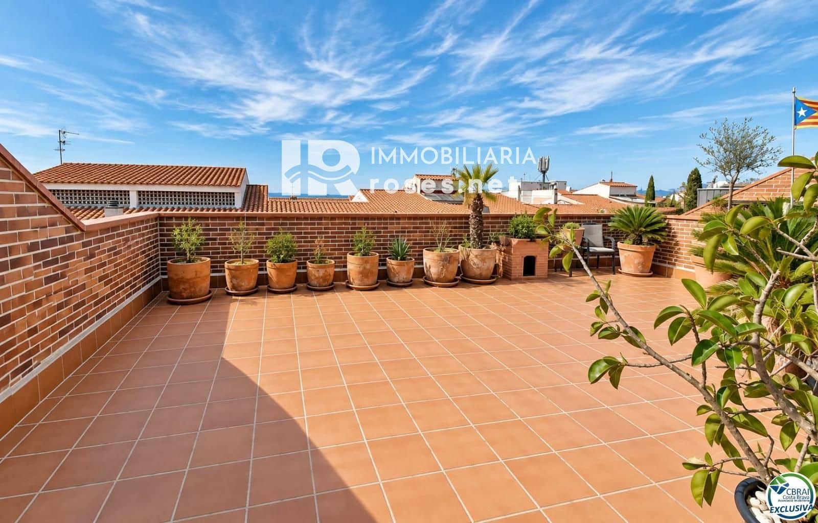 Piso de 3 habitaciones en Roses en venta con piscina garaje - 340.000 € (Ref: 10100553)