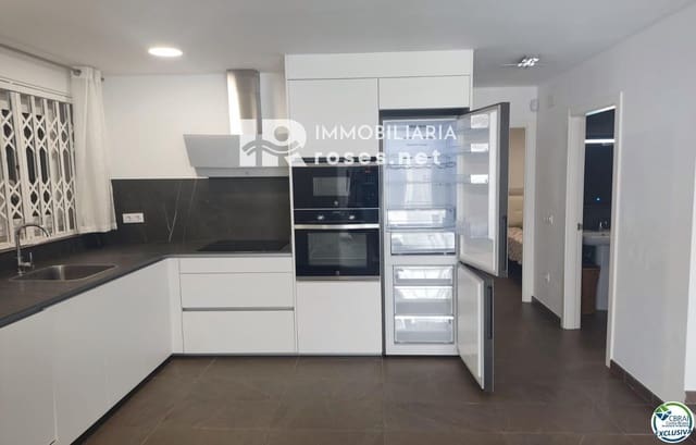 3 makuuhuone Huvila myytävänä paikassa Empuriabrava, Castelló d'Empúries mukana uima-altaan 
autotalli - 475 000 € (Ref: 10111879)
