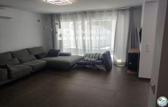 3 makuuhuone Huvila myytävänä paikassa Empuriabrava, Castelló d'Empúries mukana uima-altaan 
autotalli - 475 000 € (Ref: 10111879)