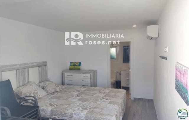 3 makuuhuone Huvila myytävänä paikassa Empuriabrava, Castelló d'Empúries mukana uima-altaan 
autotalli - 475 000 € (Ref: 10111879)