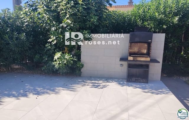 3 makuuhuone Huvila myytävänä paikassa Empuriabrava, Castelló d'Empúries mukana uima-altaan 
autotalli - 475 000 € (Ref: 10111879)