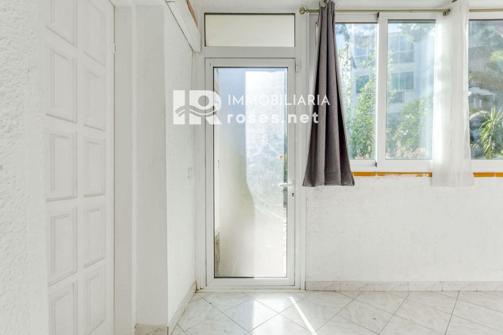 1 chambre Appartement à vendre à Roses avec piscine garage - 139 500 € (Ref: 10132051)