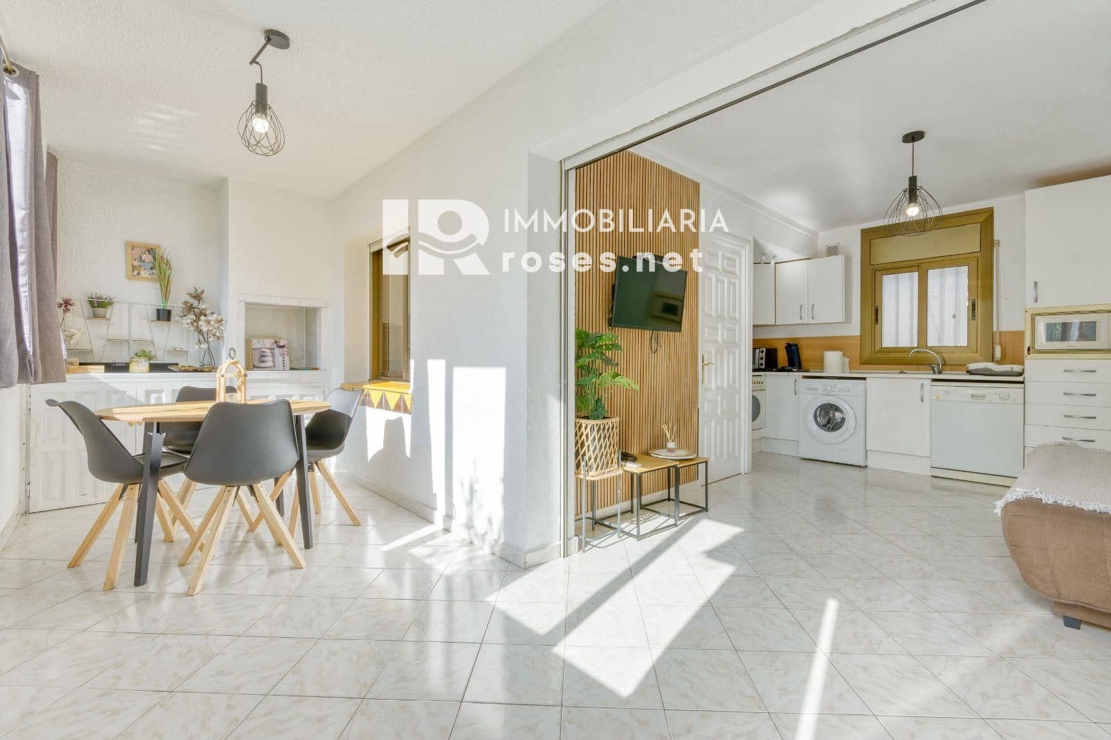 1 chambre Appartement à vendre à Roses avec piscine garage - 139 500 € (Ref: 10132051)